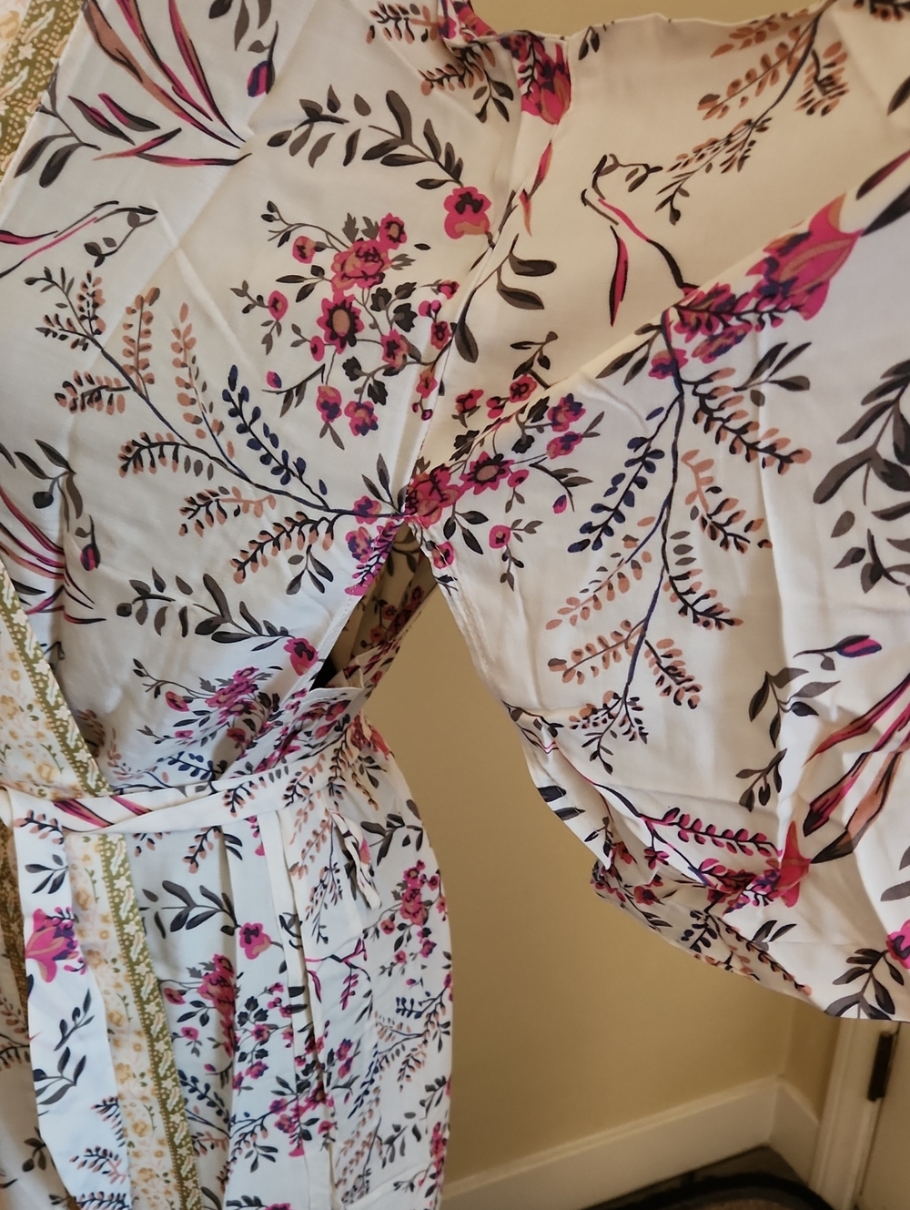 Cream Floral Kimono Robe with Gold Trim - Picture 7 of 7